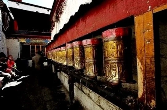 西藏拉薩【長壽佛寺(次巴拉康】 西藏最靈驗長壽佛加持(長壽九宮吉祥牌 / 長壽智慧金剛鈴)
