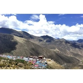 西藏【岡日托嘎神山聖地】雪山聚匯塔香 龍欽巴尊者閉關聖地