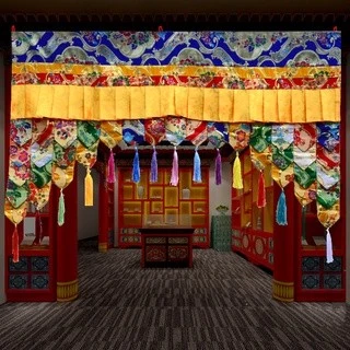 西藏【藏式五彩佛龕帷幔背光錦緞繡飾】莊嚴佛堂壇城~居家寺廟西藏藏飾~藝術華麗精典
