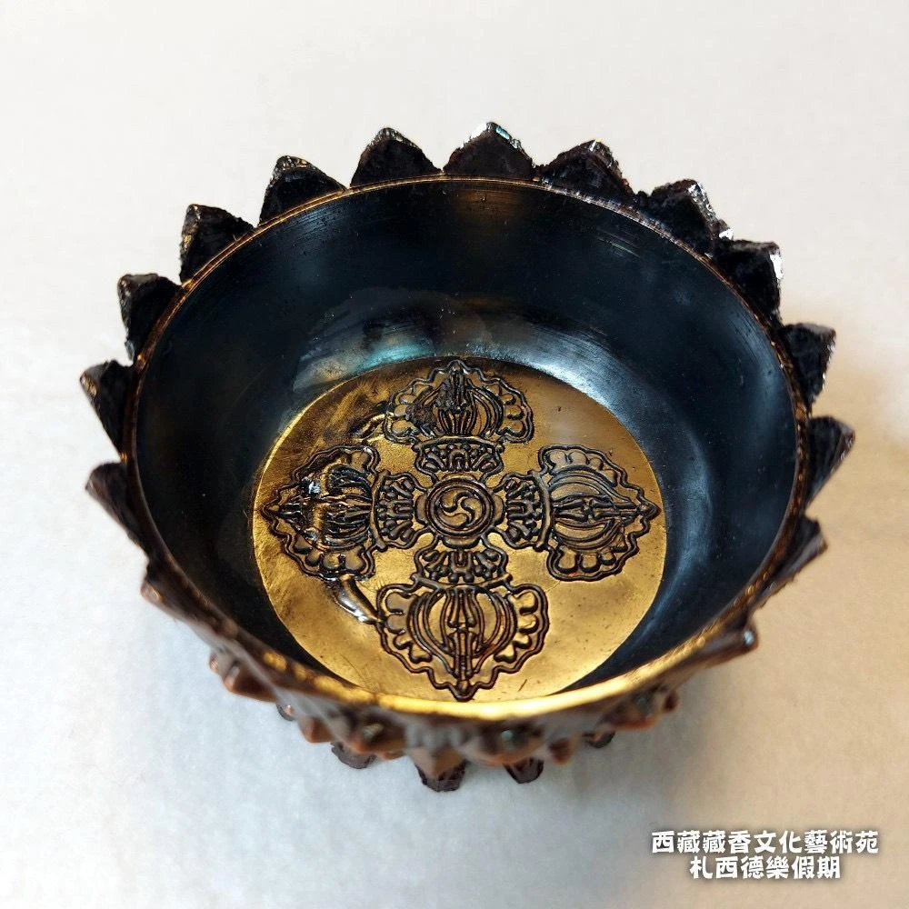 西藏【八吉祥 / 十字金剛杵圓型香爐】 (香粉 塔香.盤香皆適用) 中