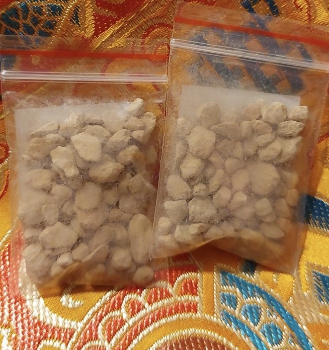 不丹【虎穴寺】<騎虎蓮師多傑卓洛 成就地岩藏聖土聖石(一小包)> 來自聖地的加持珍貴聖物