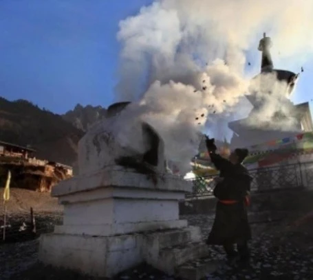 【西藏楚布寺藏香】<楚布寺藏香粉> 戶外煙供淨化 除菌解厄除障 化解瘟疫得令清淨 (紅包裝 上供下施適用)