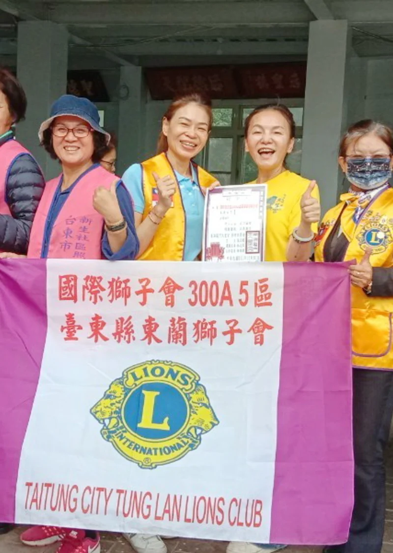 六百碗臘八粥發放圓滿