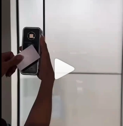 一靠近，門就知道。