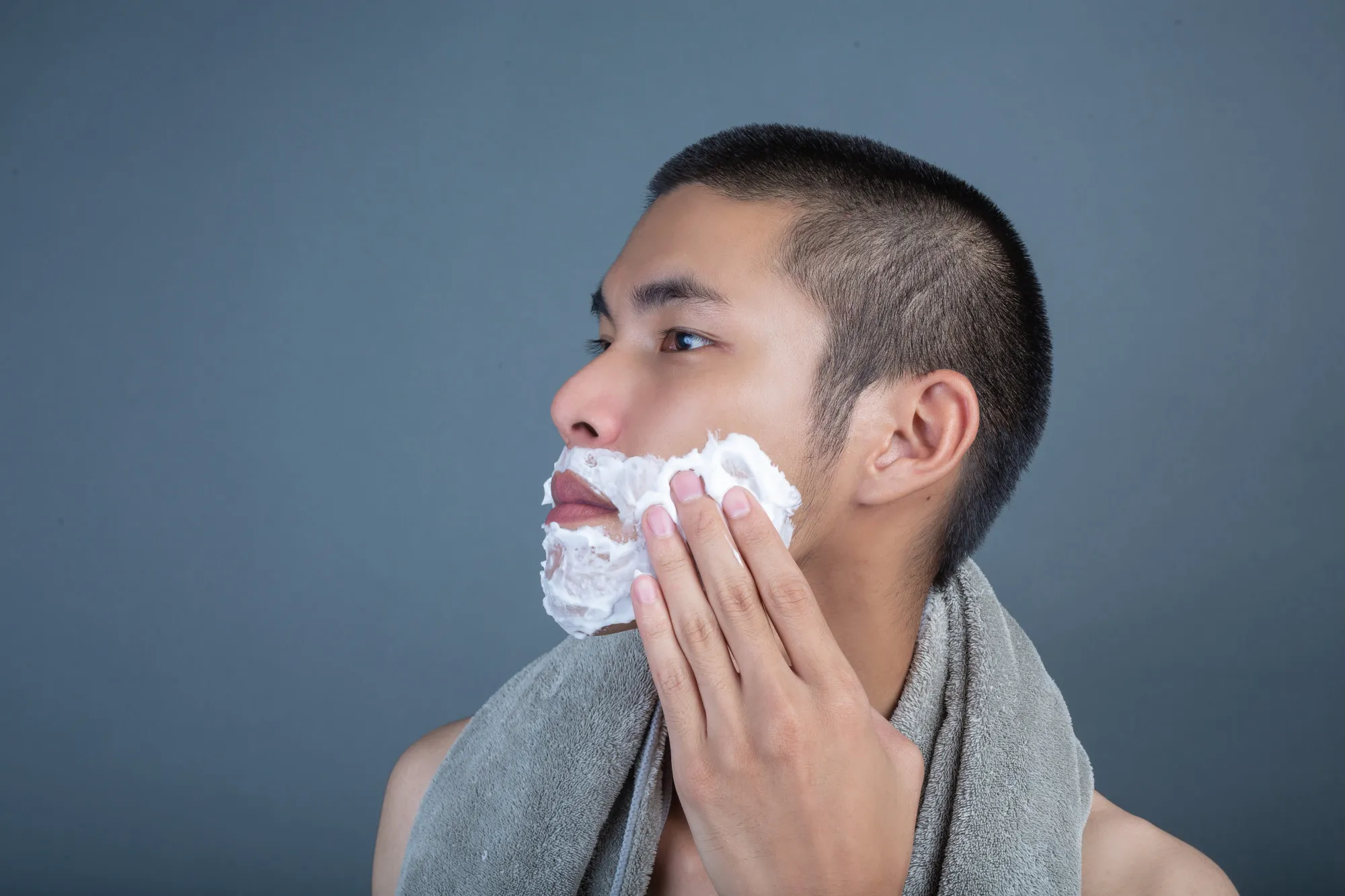 男仕落腮鬍淨毛