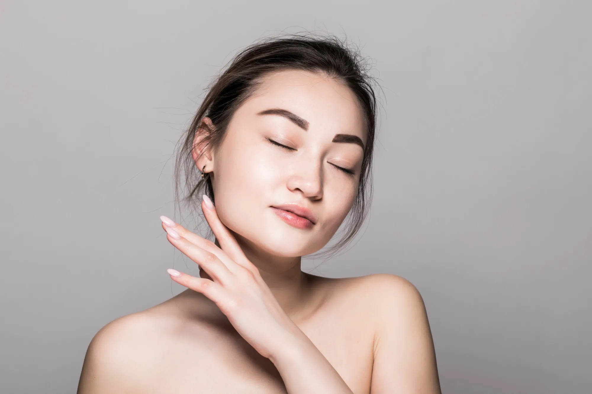 女仕臉部淨毛
