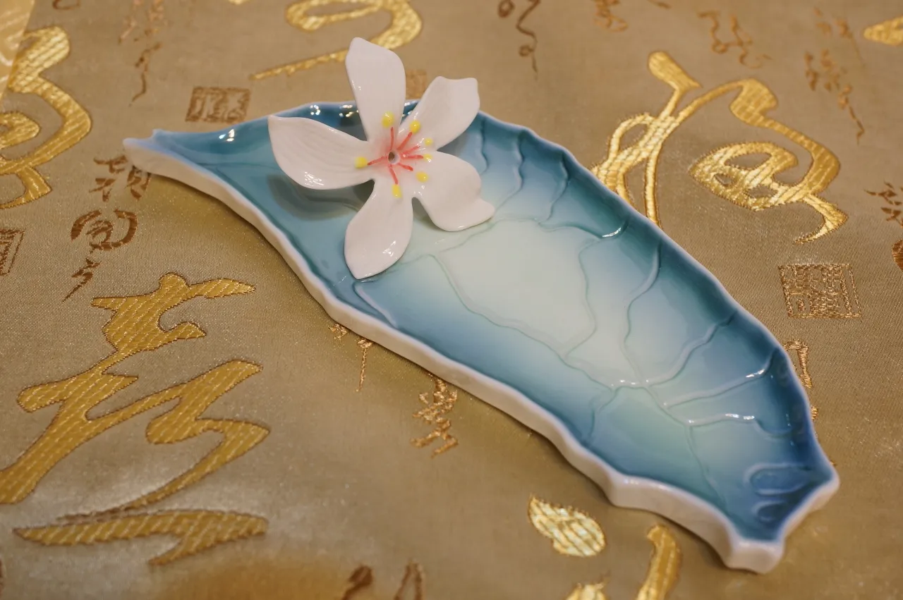 桐心.台灣情.天佑保佑香插