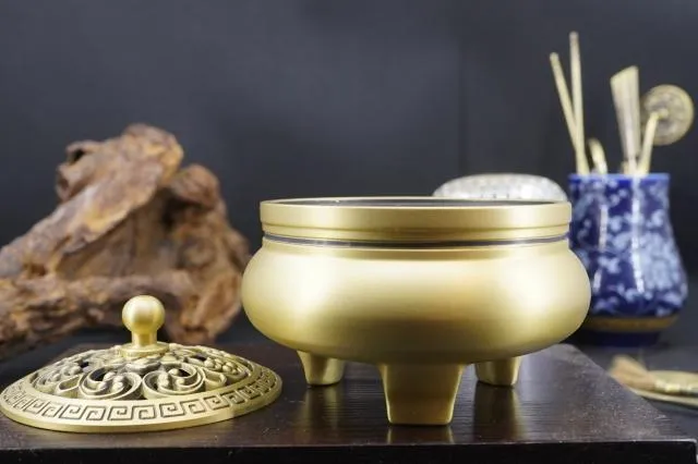 銅金蓮蓋三足香爐