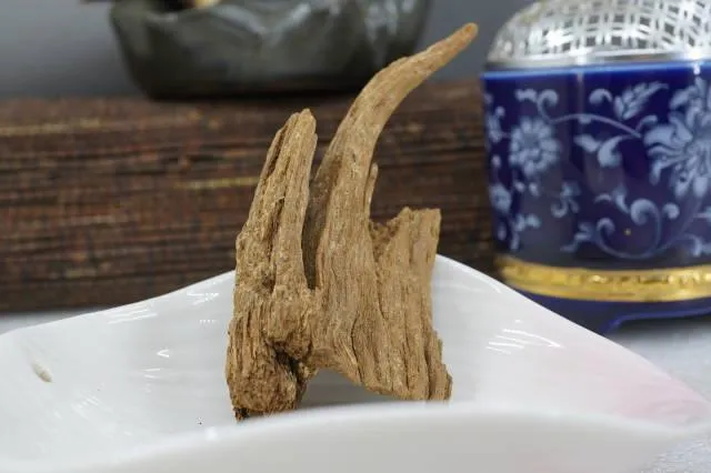 富森紅土水浮11.5g沉香