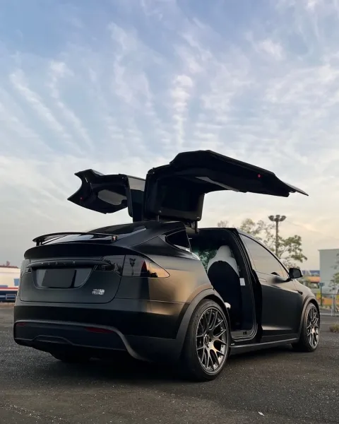 Tesla Model X Plaid