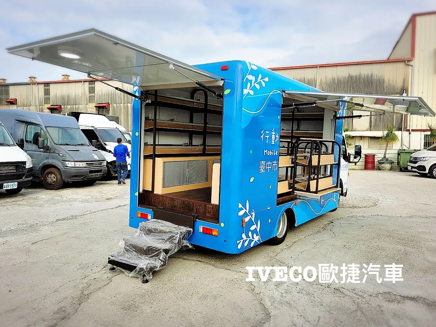 台中市立圖書館-首台太陽能行動圖書車