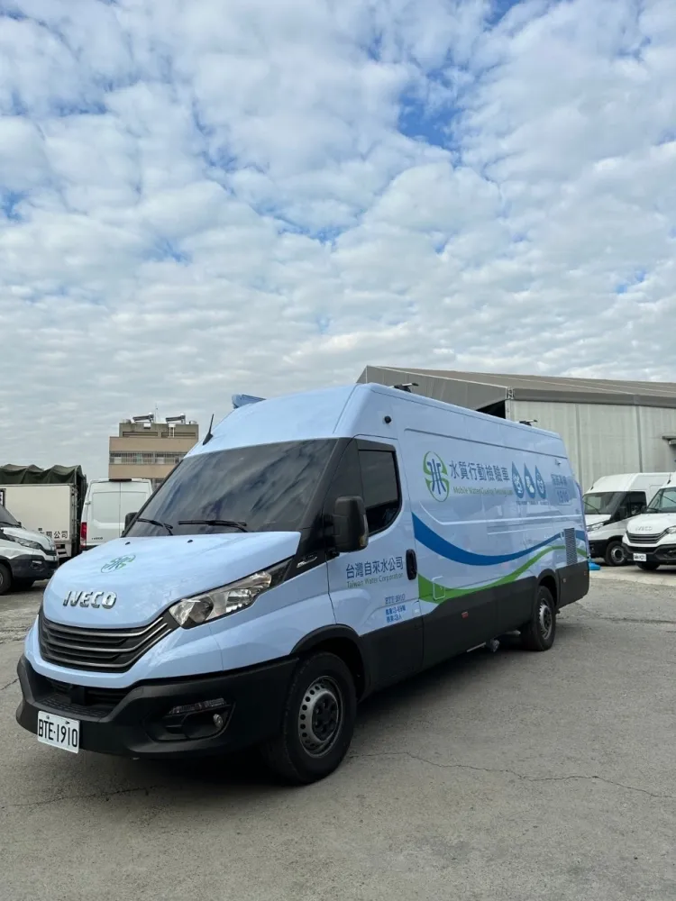 台灣自來水-水質行動檢驗車後艙作業空間
