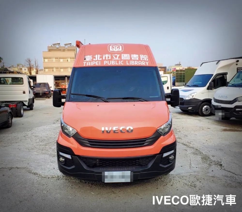 親子共讀行動書車服務