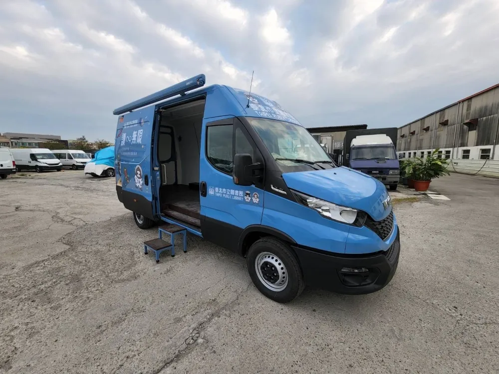 社區巡迴閱讀行動書車