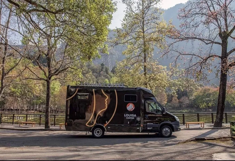 路易莎-行動咖啡車品牌車體設計