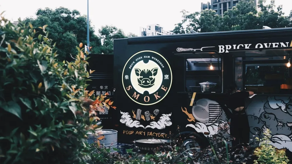 柴窯火腿商用行動餐車外觀設計