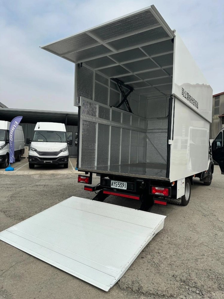 寵物用品運送物流車