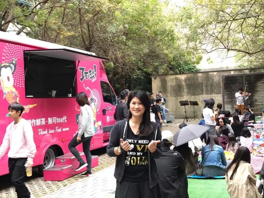 市集人氣飲料行動餐車