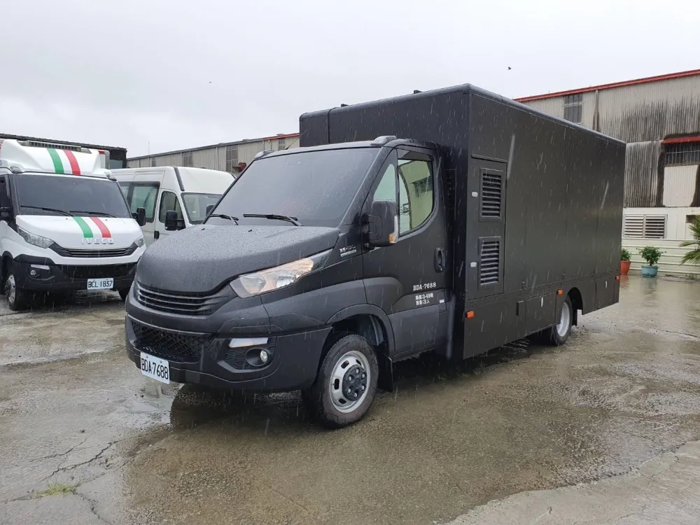 愛進化 × 犀牛盾品牌服務車