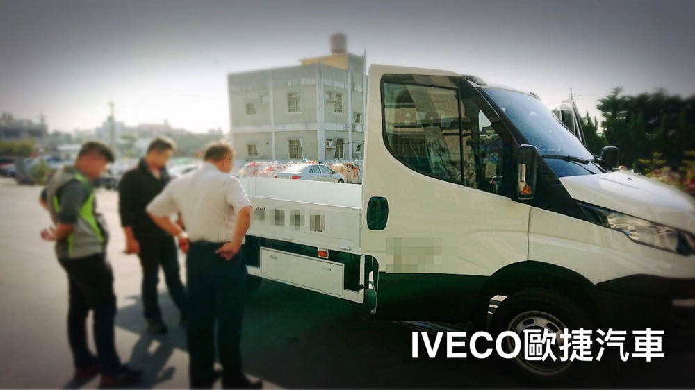 塑膠射出廠貨車