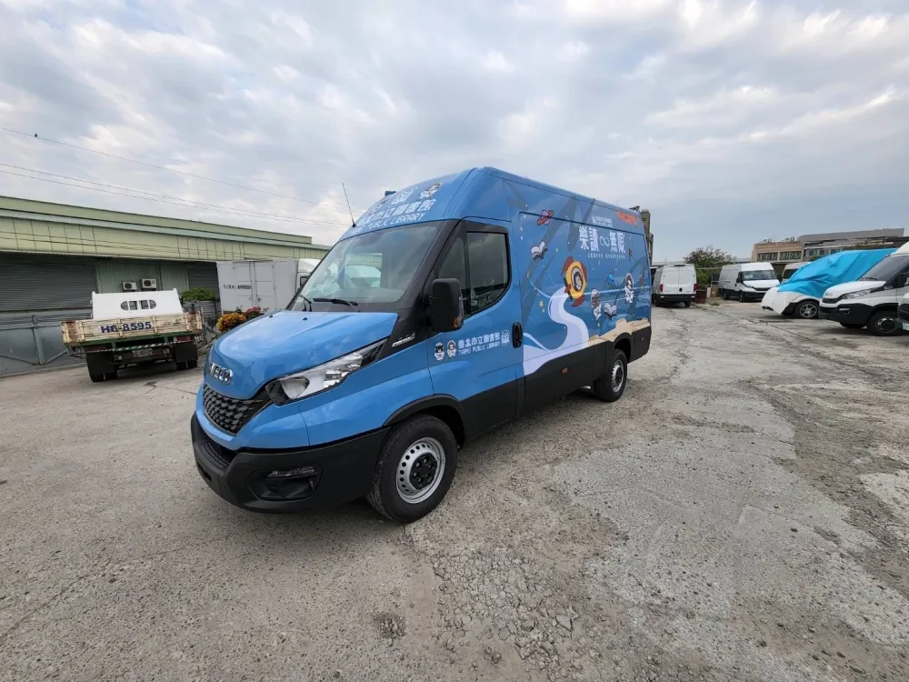 社區巡迴閱讀行動書車