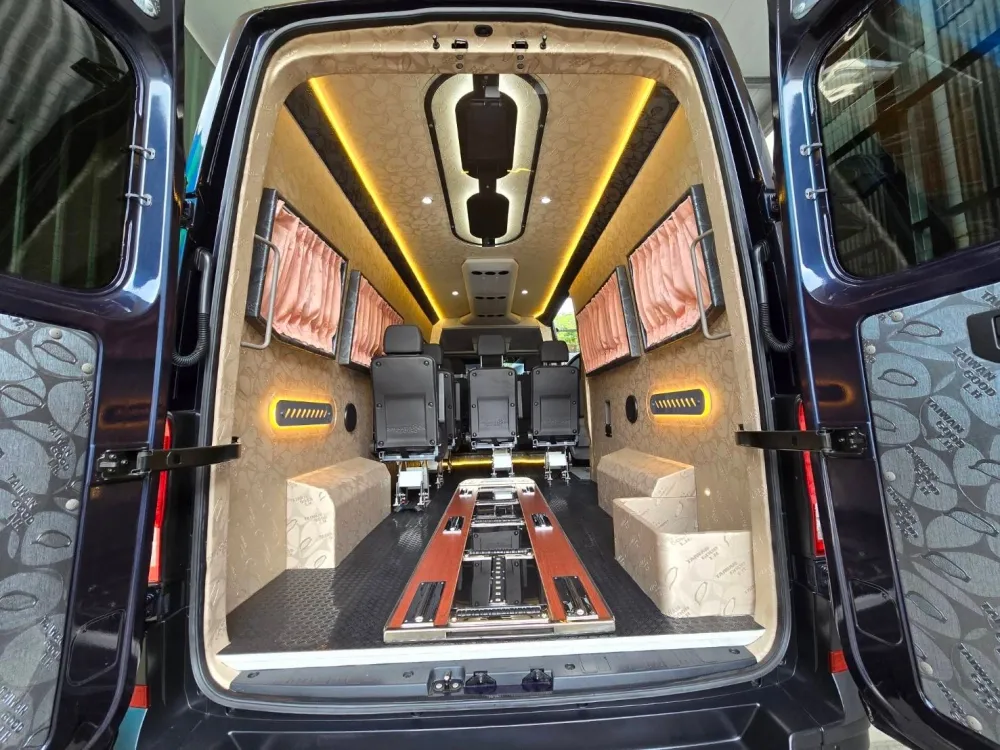 福斯大T生命禮儀車｜尊榮靈柩與接體空間配置