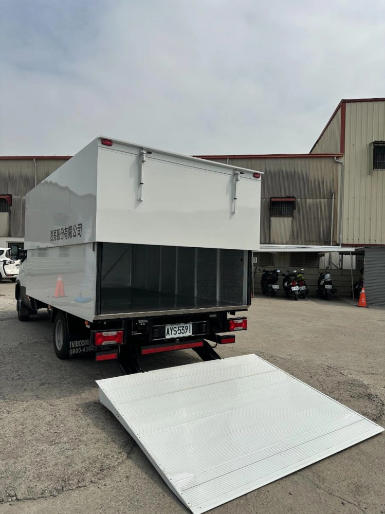 寵物用品運送物流車