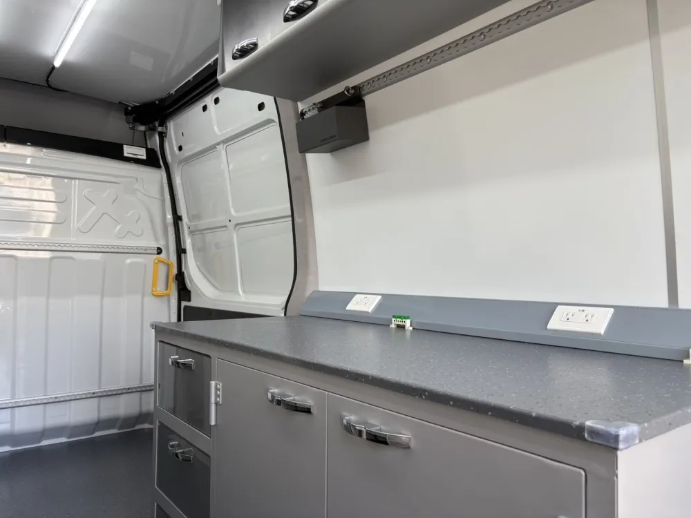 高機能試驗設備整合之行動工作車