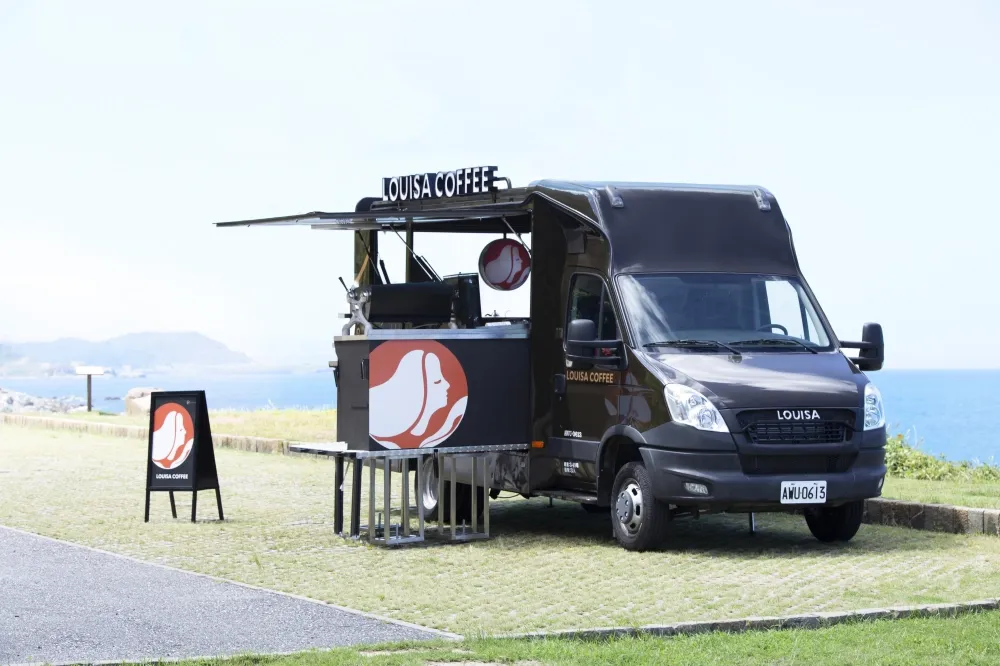 路易莎-行動咖啡車品牌車體設計
