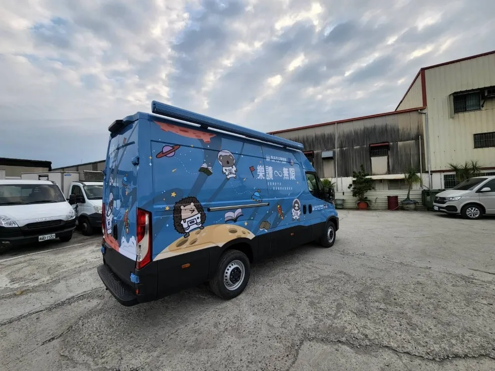 社區巡迴閱讀行動書車