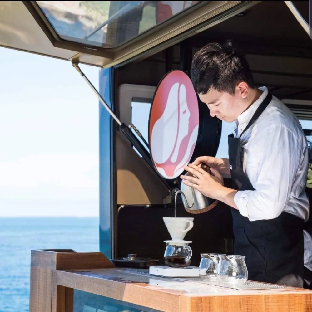 路易莎-行動咖啡車品牌車體設計