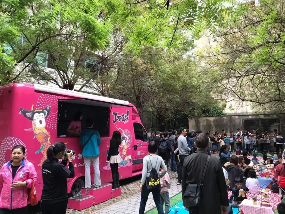 市集人氣飲料行動餐車