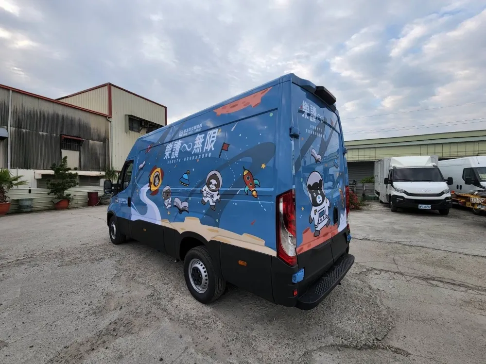 社區巡迴閱讀行動書車