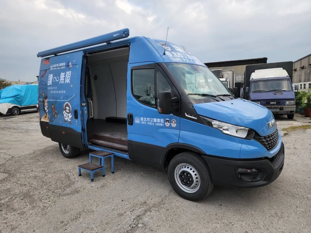 社區巡迴閱讀行動書車