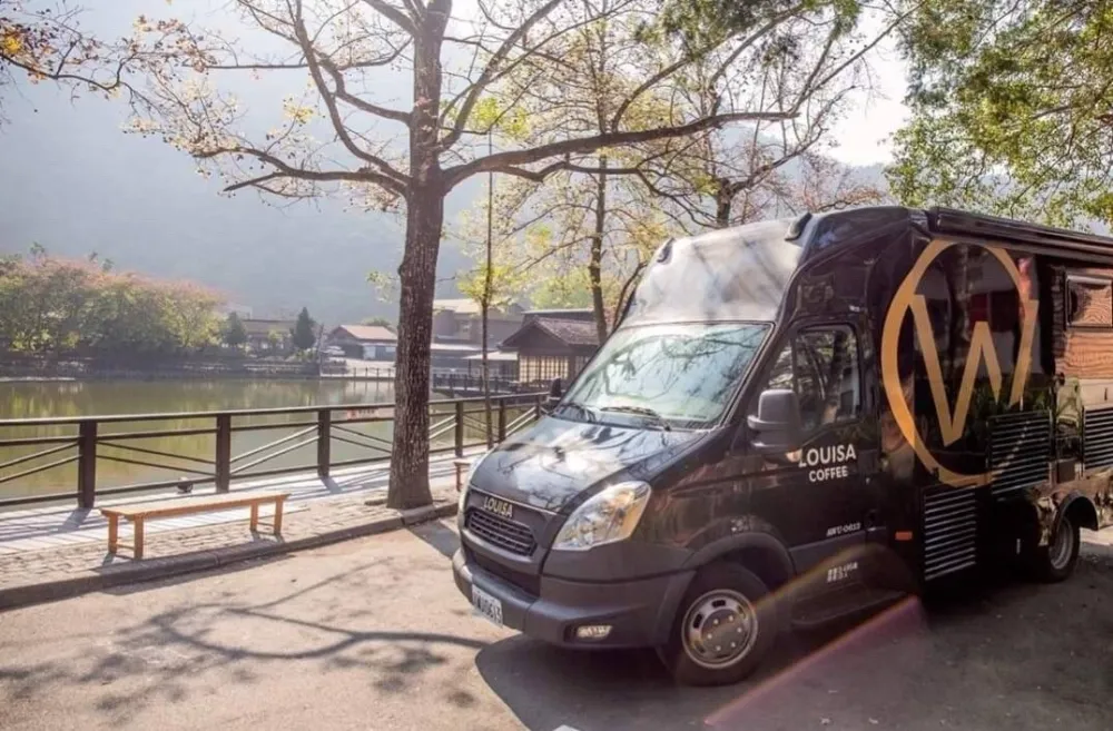 路易莎-行動咖啡車品牌車體設計
