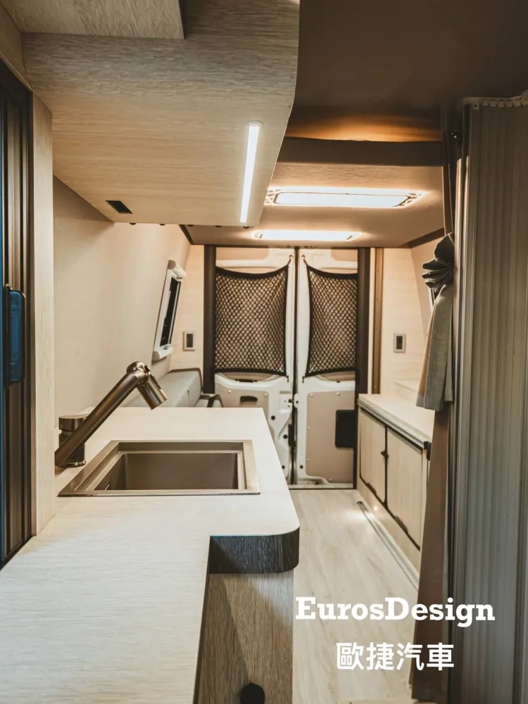 IVECO廂型露營車｜台中露營車設計｜烏日區露營車設計