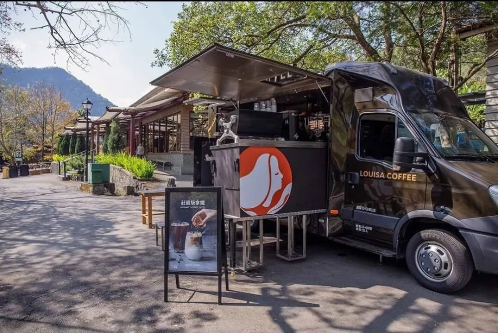 路易莎-行動咖啡車品牌車體設計