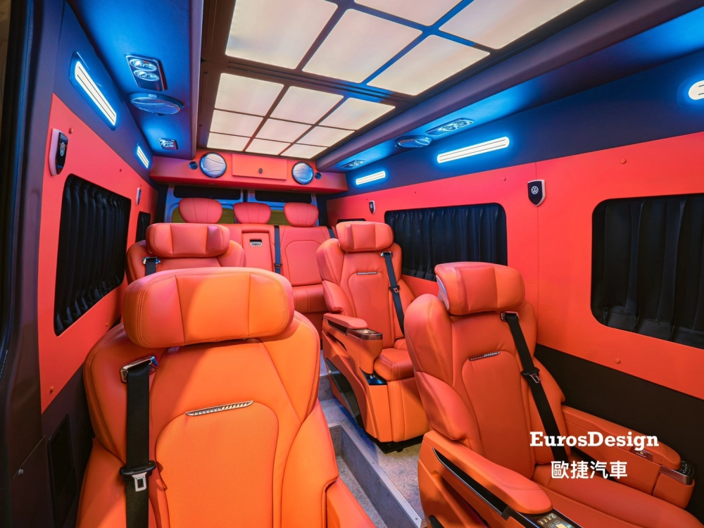 福斯豪華保母車