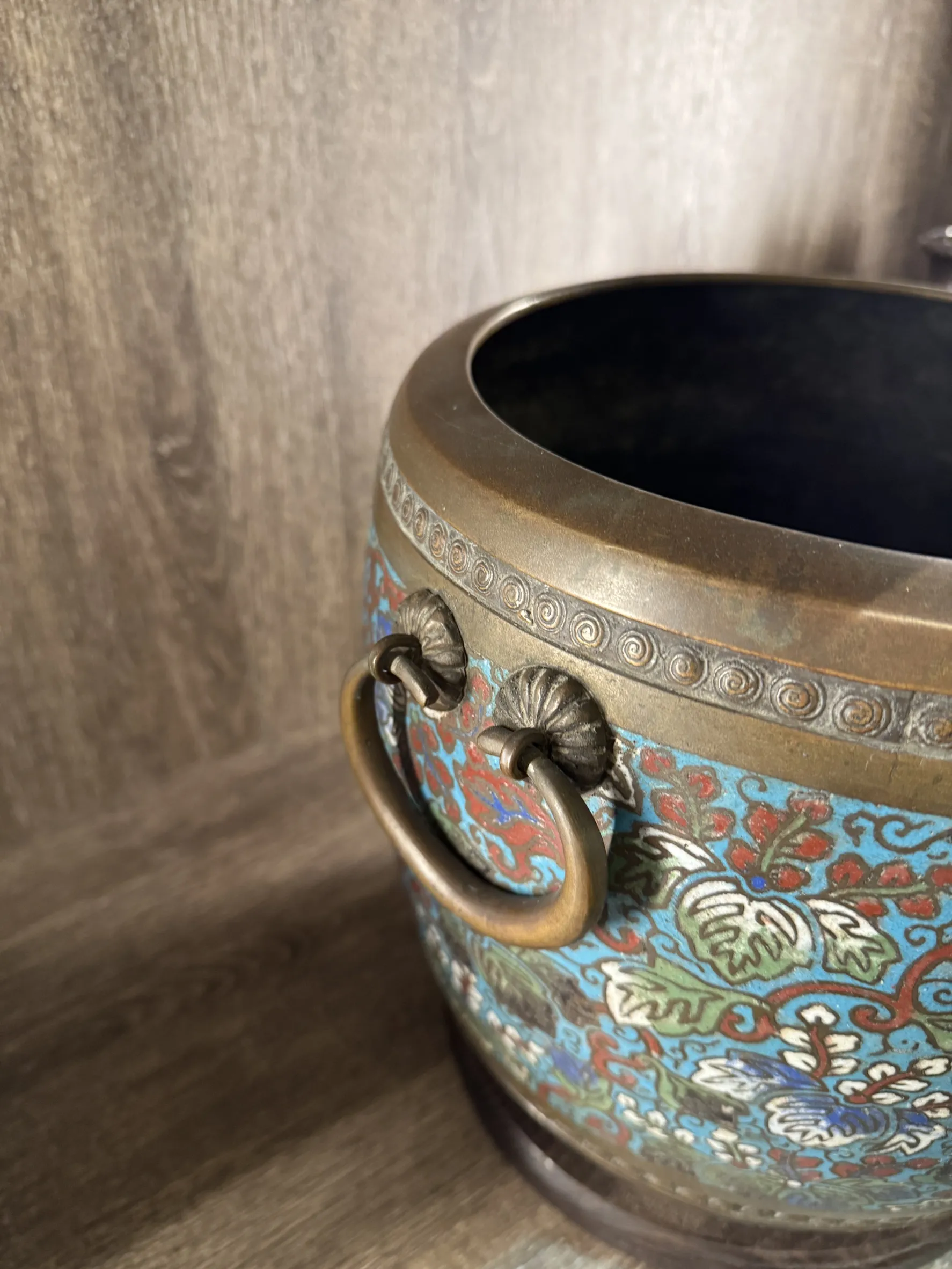 七寶桐葉文遊環火鉢