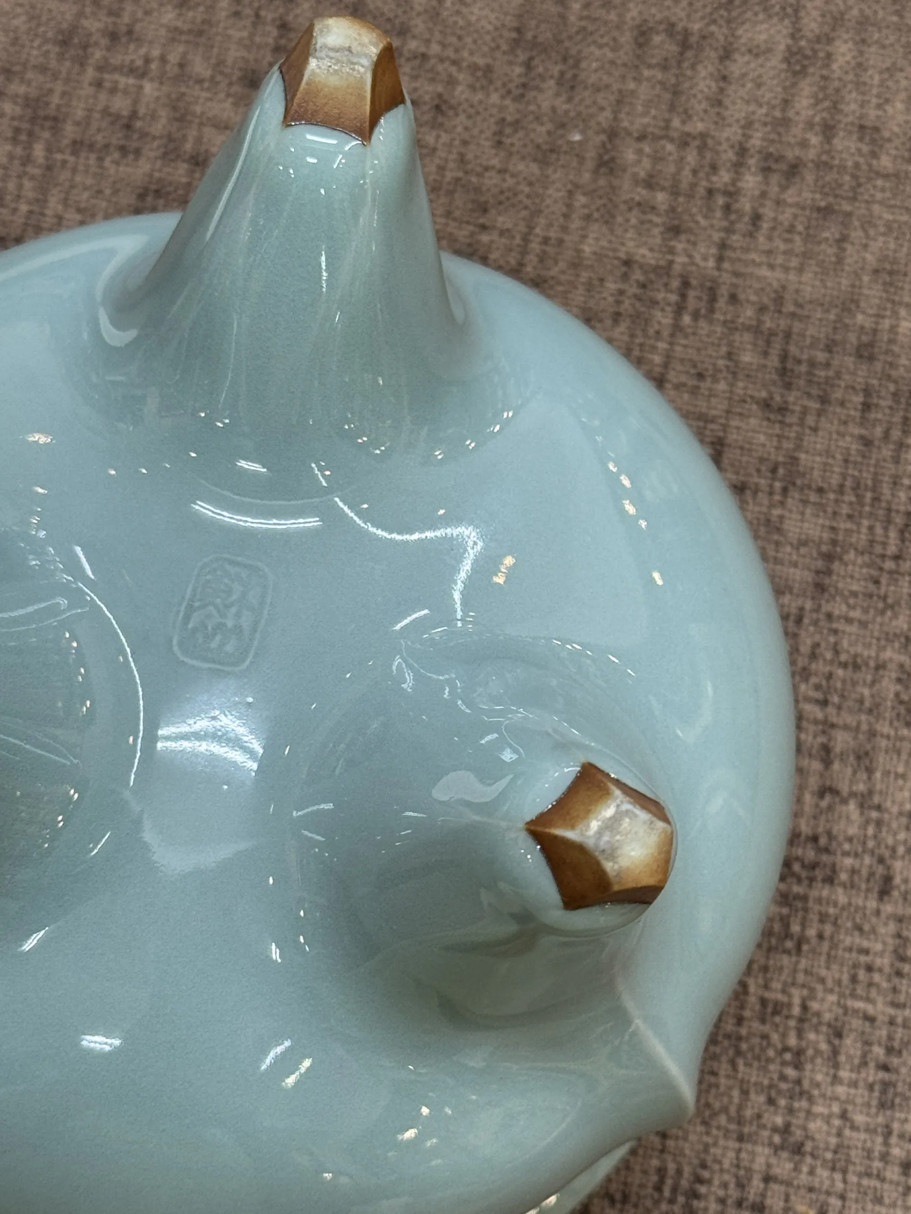 蘇山作 金銀雕花瓷香爐