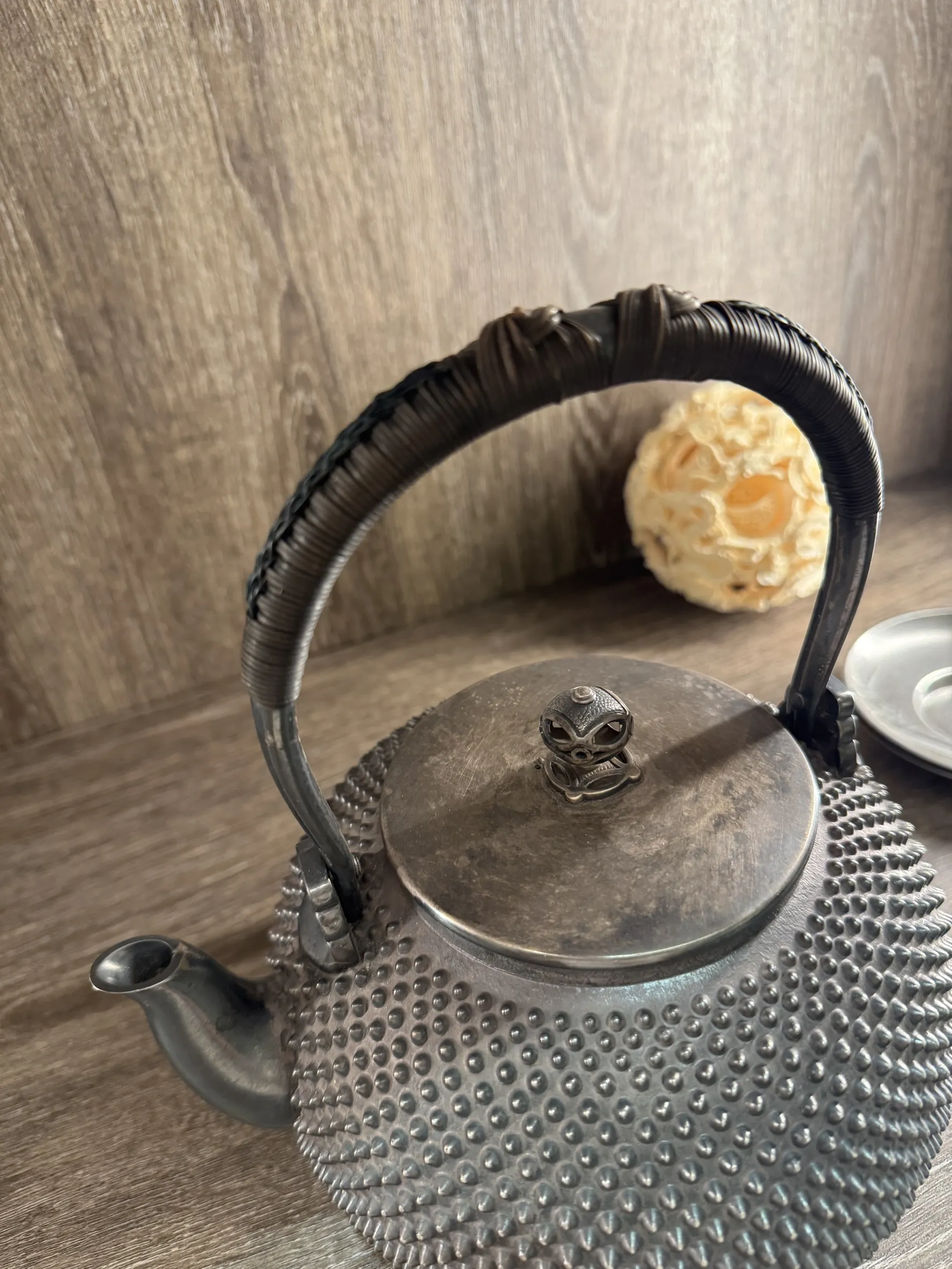 秋芳造 霰打紋純銀湯沸