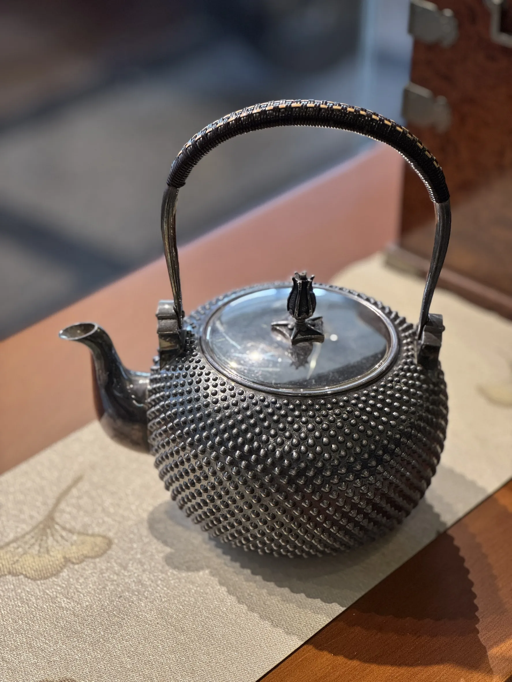 晴山 霰形紋 純銀湯沸