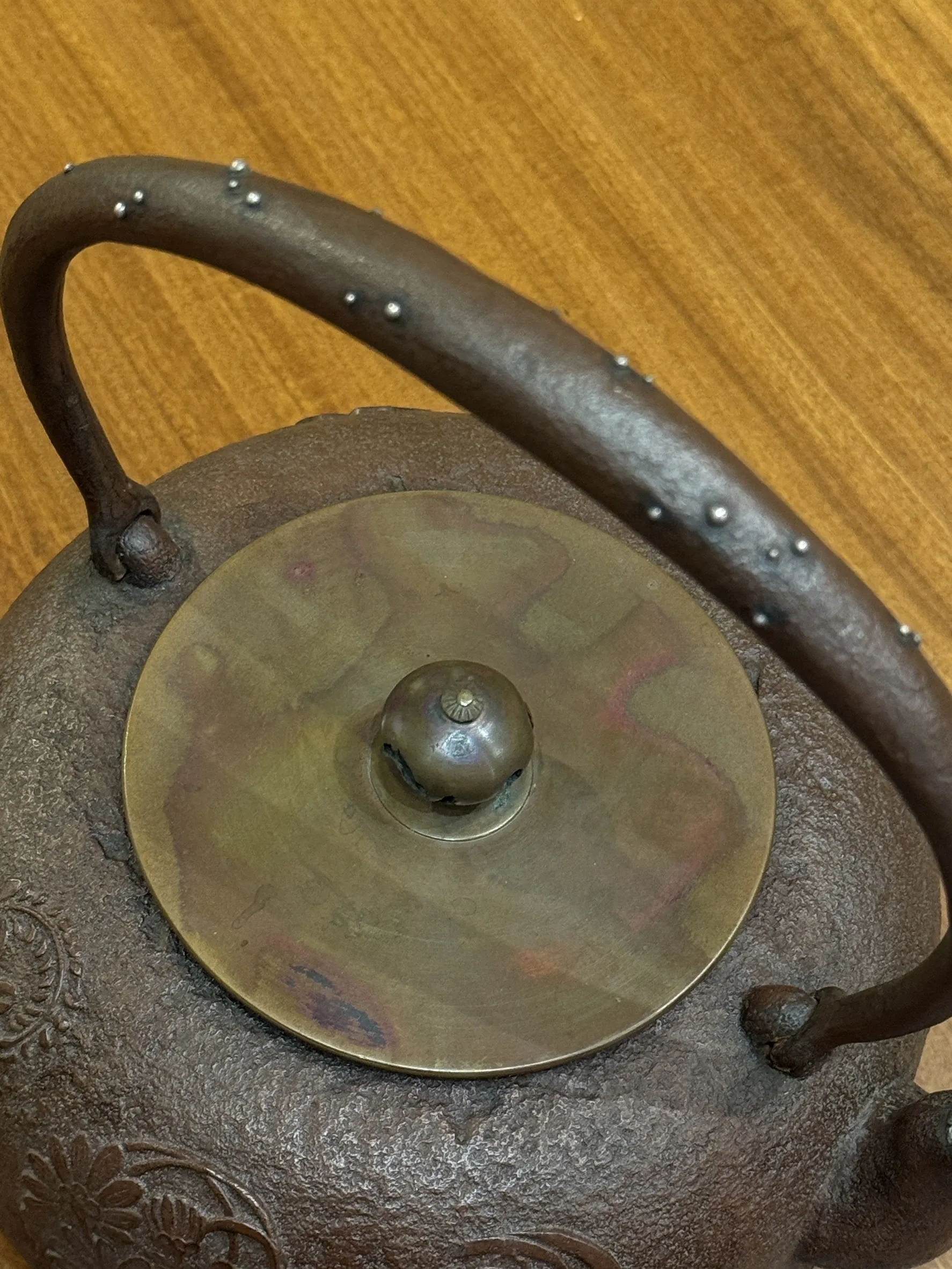 紫斑銅蓋嵌銀把銀口 四君子紋 老鐵壺