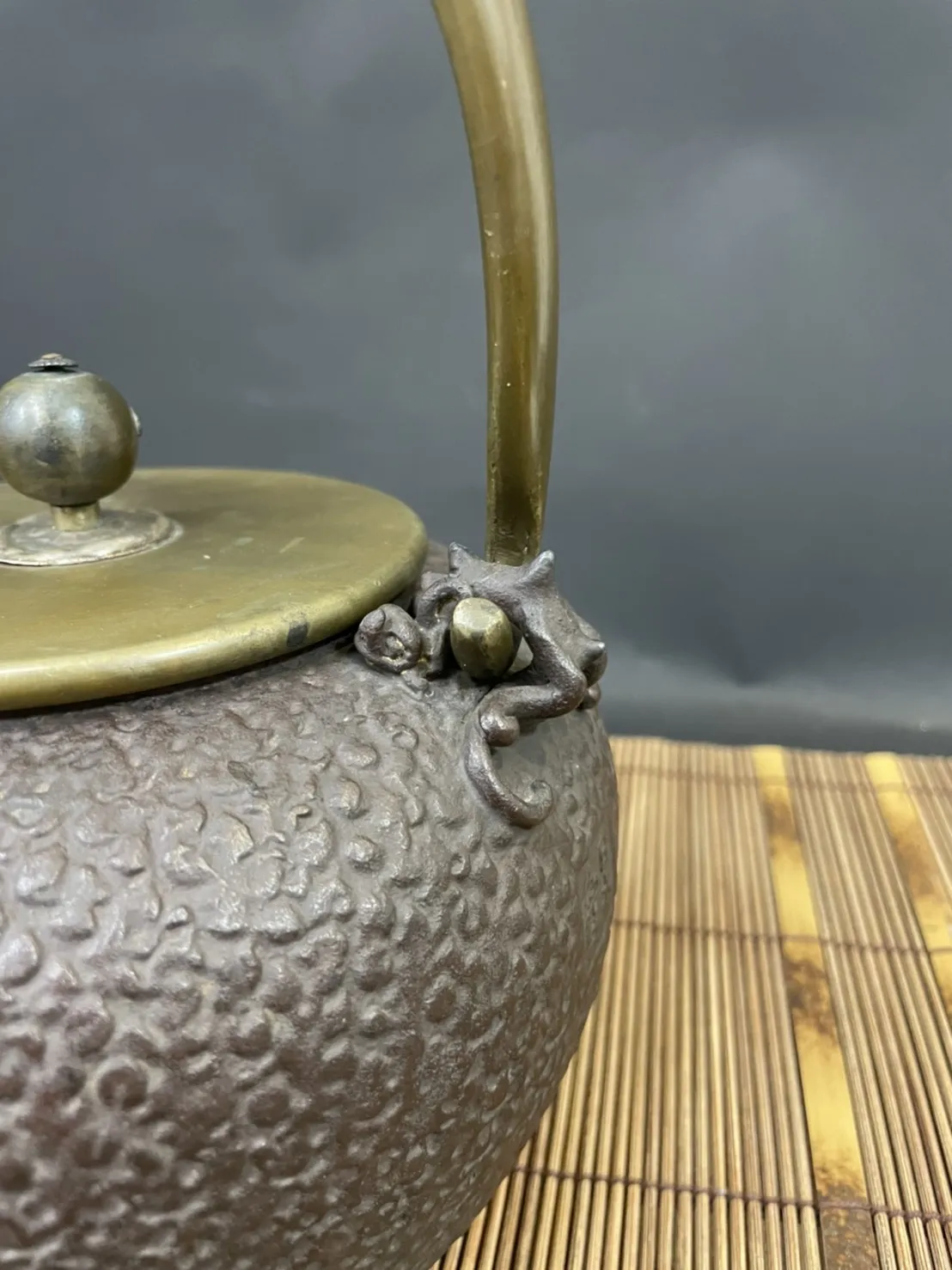 龜文堂 波千鳥家嵌銀老鐵瓶