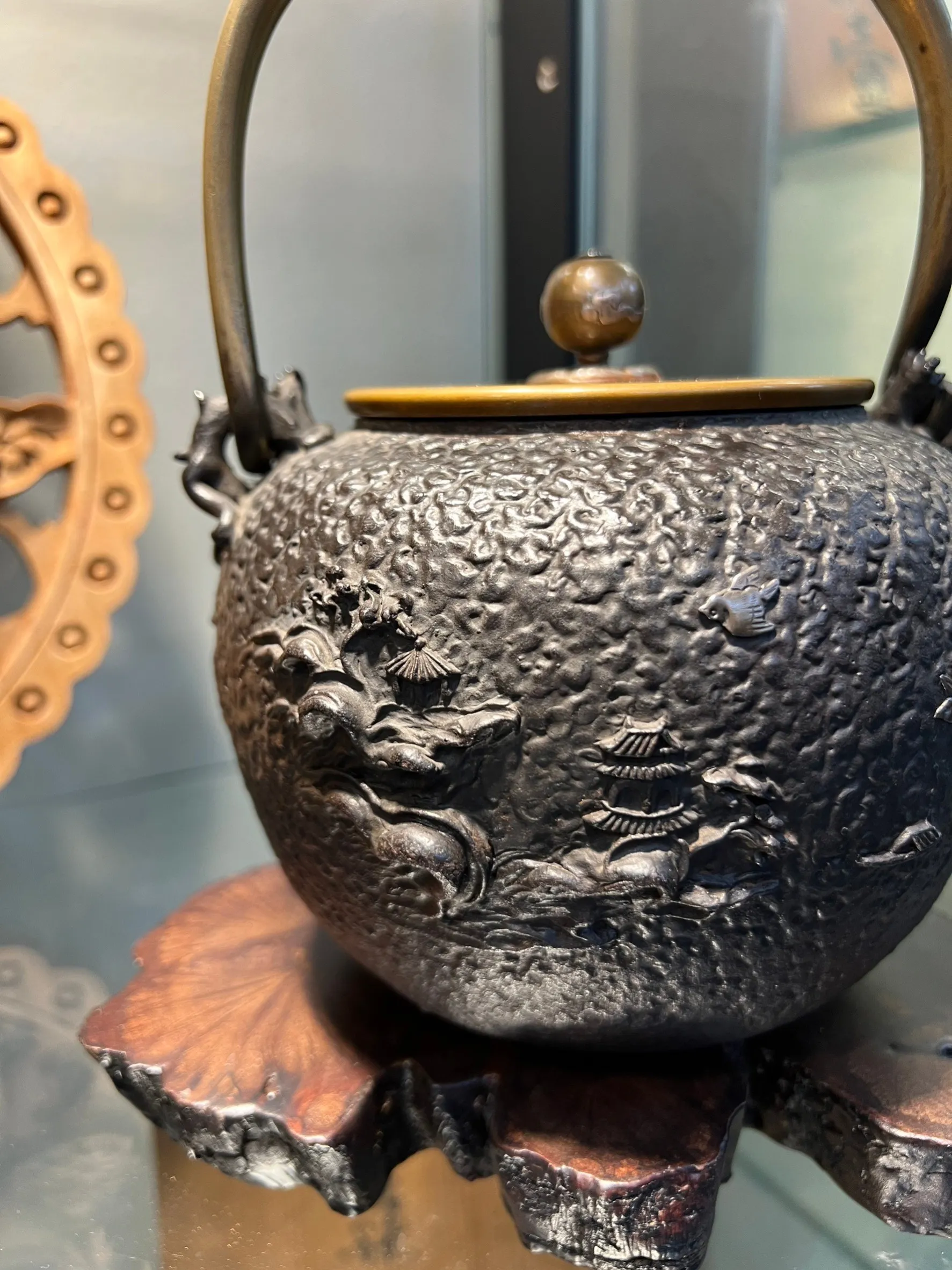 龜文堂寶珠型波千鳥嵌銀老鐵瓶