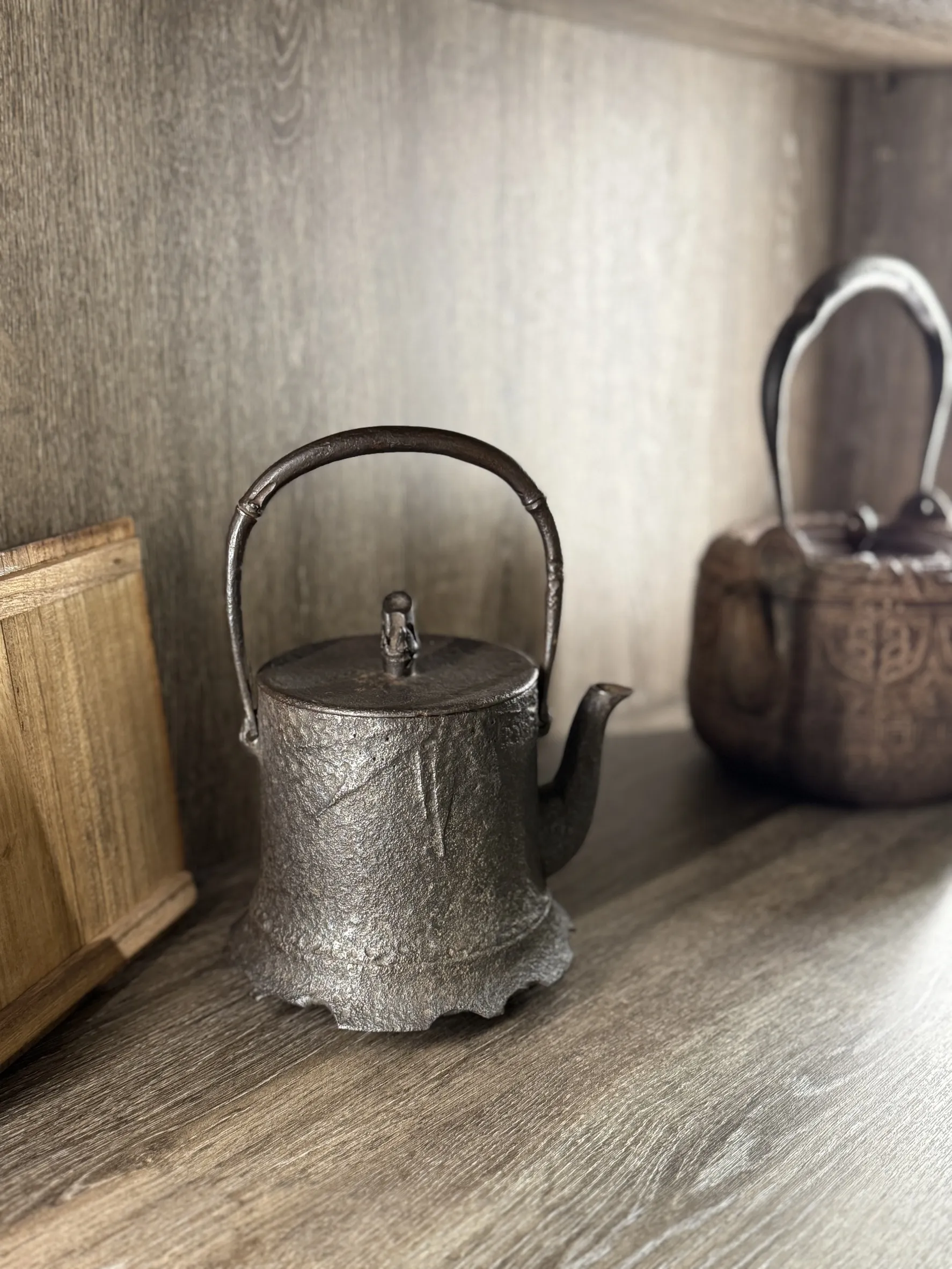 小泉仁左衛門 鐘形竹節老砂鐵瓶