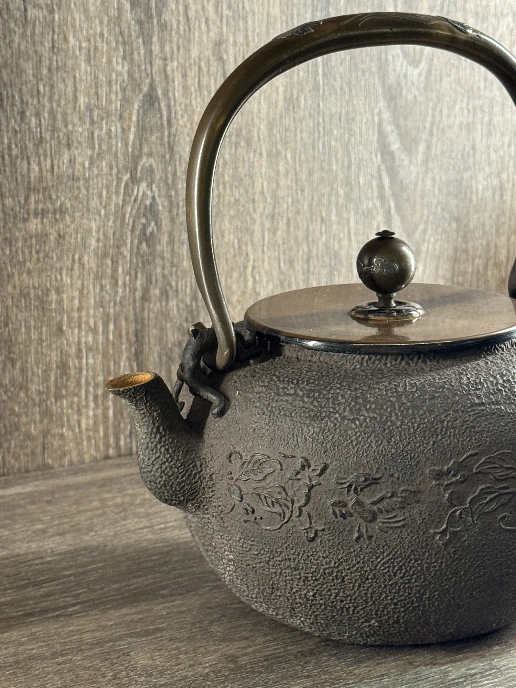 龜文堂 平丸形鳳凰桐葉紋 老鐵壺