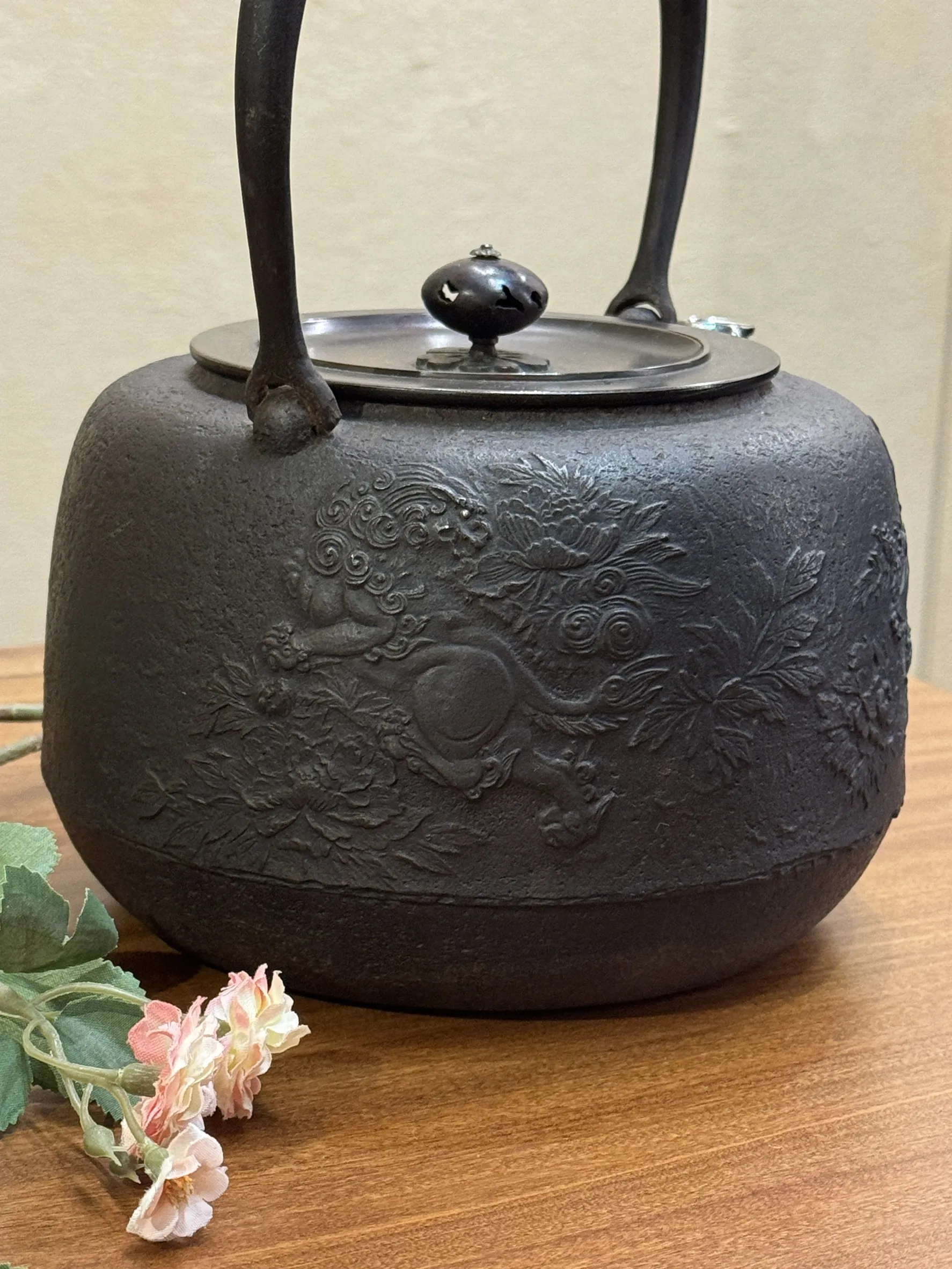 正壽堂作 唐獅子嵌銀眼 嵌銀把銀口 鐵壺