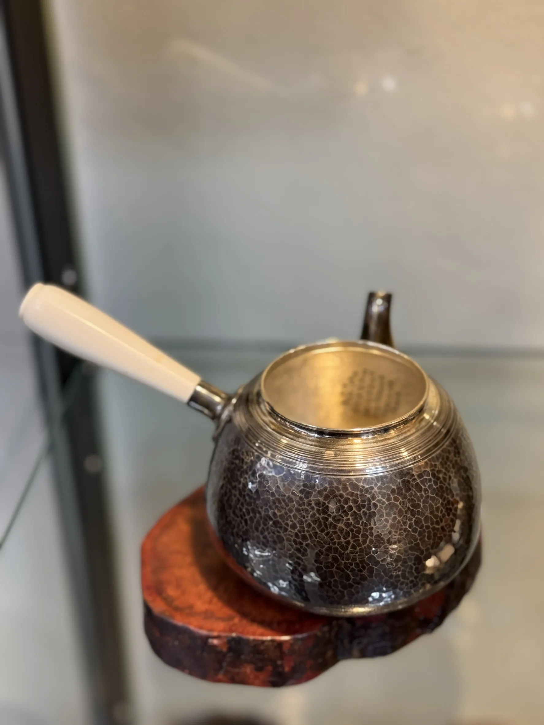 燻黑槌目側把純銀急須