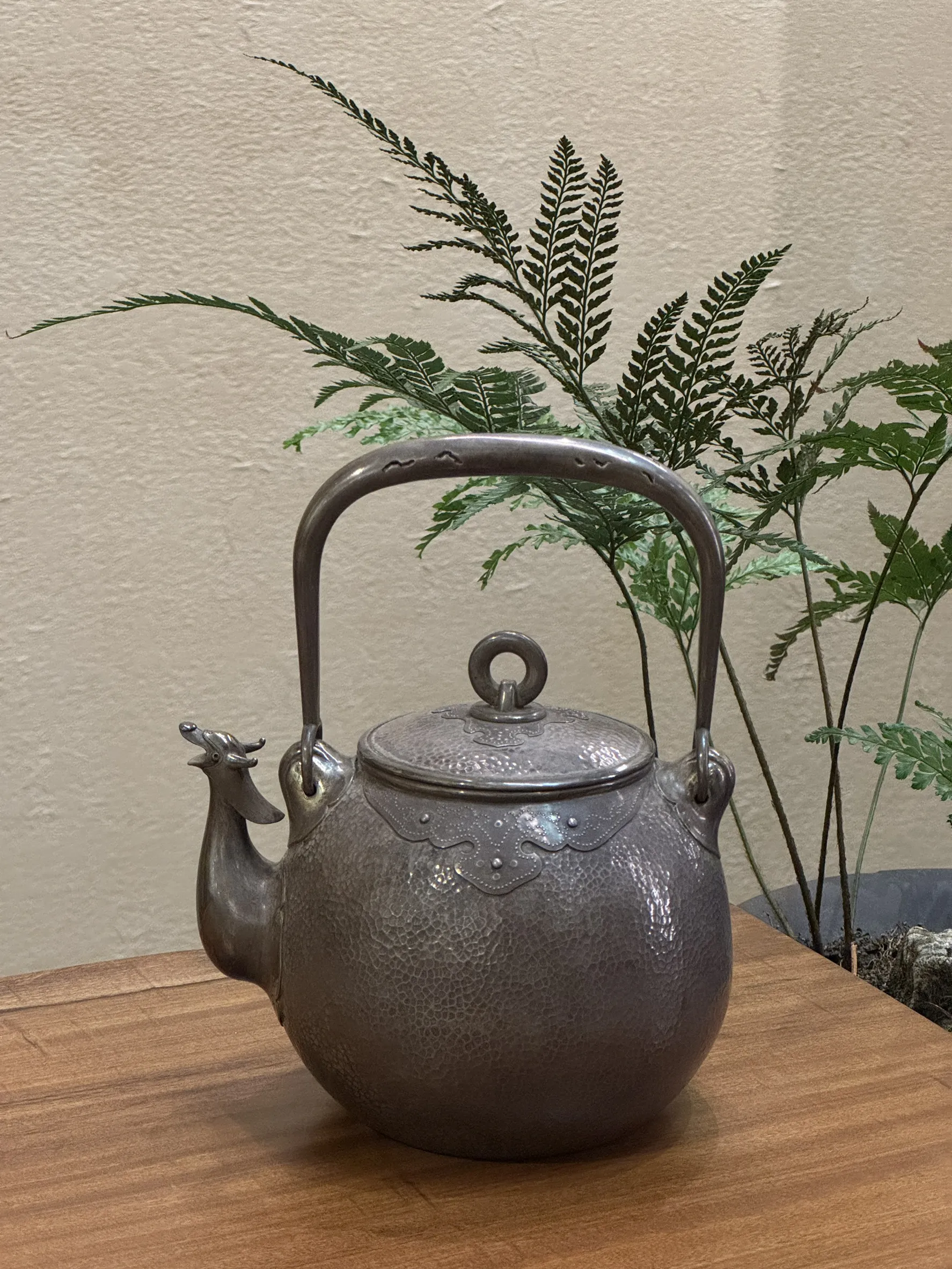 第十代釜師長~名越昌晴作 龍口瓔珞紋燻紫